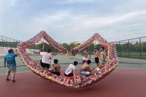 刻苦训练篮球时如何避免受伤的建议_1